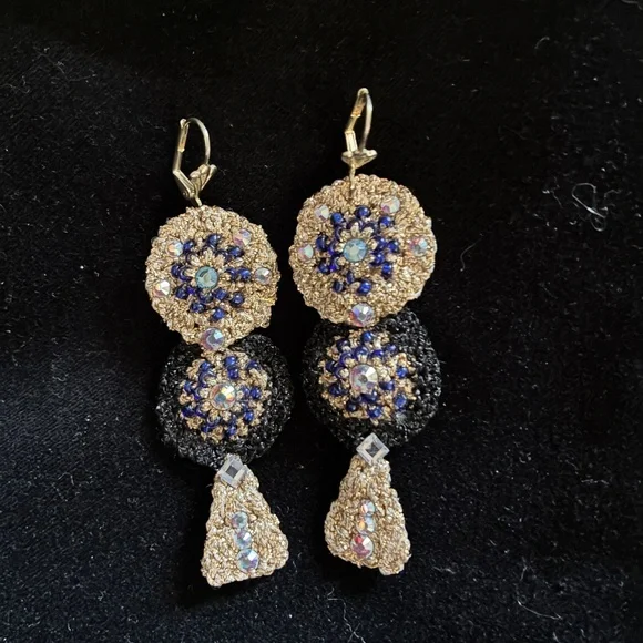 Black and gold crochet earrings - Picture 2 of 3